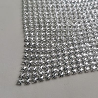 Indumenti a maglia metallica resistenti all'olio
