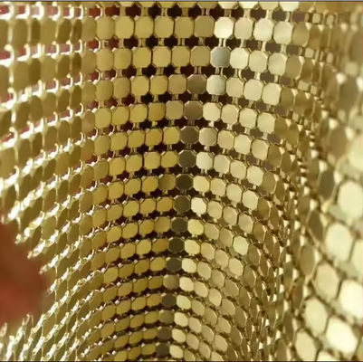 Fabbricazione a base di leghe di alluminio Shimmer Metallic Sequin Chain Link For Curtain Metal Mesh Fabric