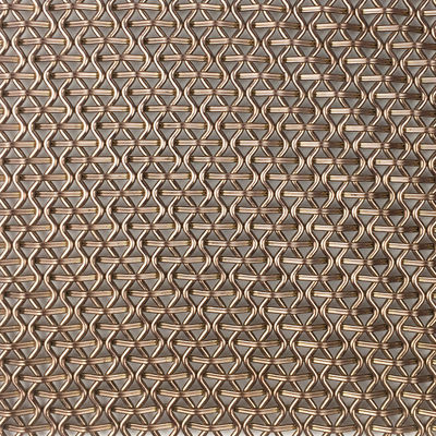 Pannelli a maglia in acciaio inossidabile di grado architettonico per migliorare le porte degli armadi nelle cucine e negli spazi di stoccaggio contemporanei
