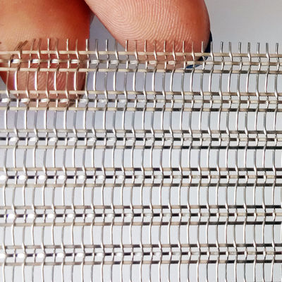 Maglia di filo in acciaio inossidabile laminata in vetro architettonico, tessuta per divisori di spazio moderni e rivestimenti murali