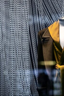 Zanzariera a catena in alluminio con distanza tra le maglie di 24 mm, facile da installare e con buona ventilazione per la protezione dagli insetti